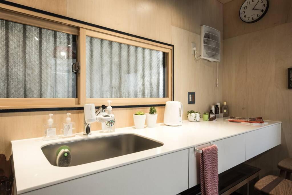 May Guest House Токио Экстерьер фото