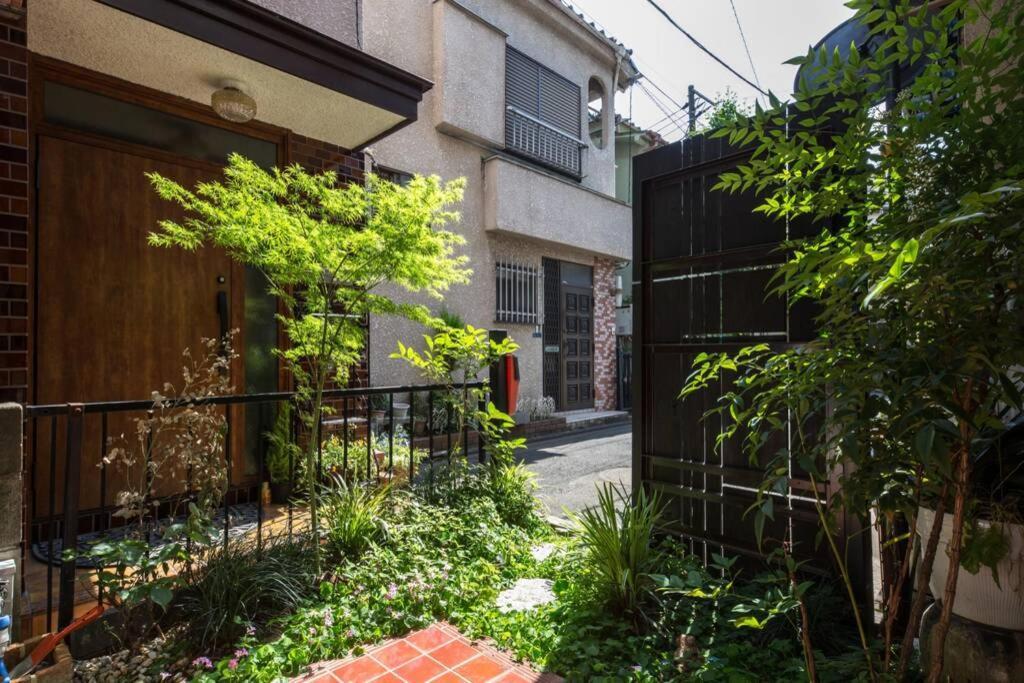 May Guest House Токио Экстерьер фото
